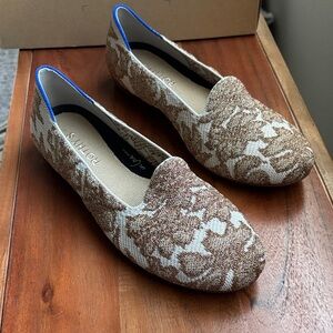 Rothy's lounge loafer in Gold Chantilly